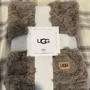 UGG Adalee Plush Throw in Taupe